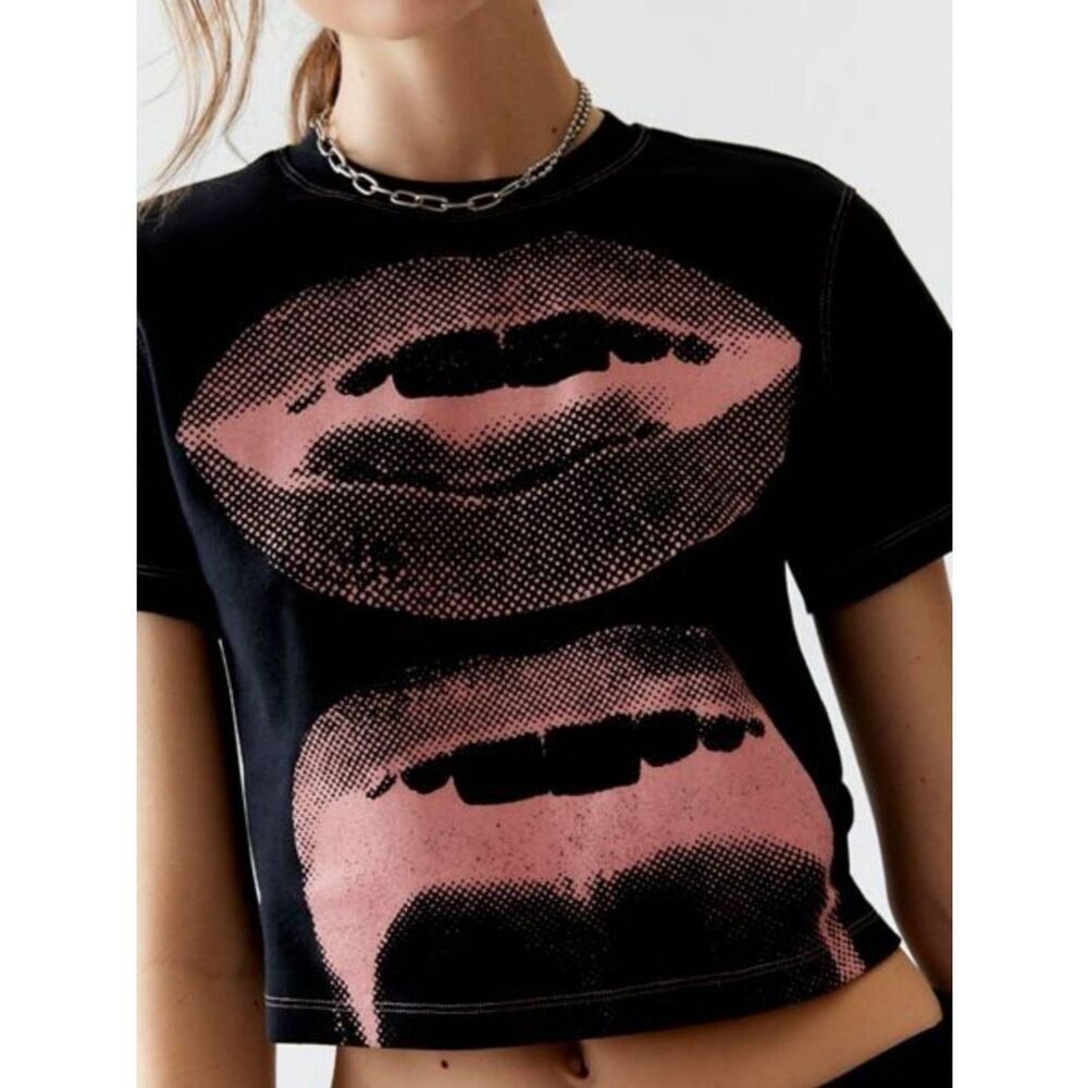 Urban Outfitters Women's Lips Graphic Boxy Baby Tee in Black size Small NWT